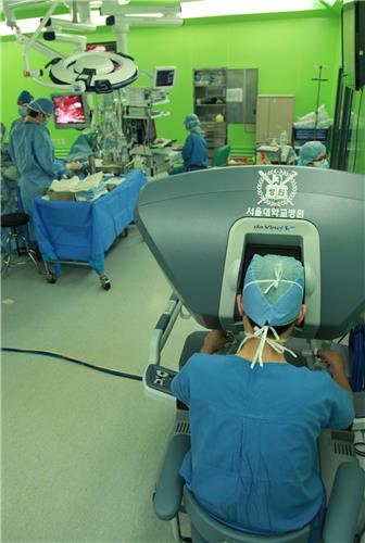 갑상선암 로봇수술 장면