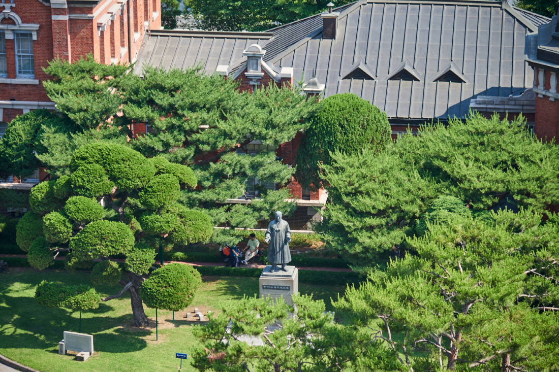 여름의 서울대학교병원 시계탑(4)